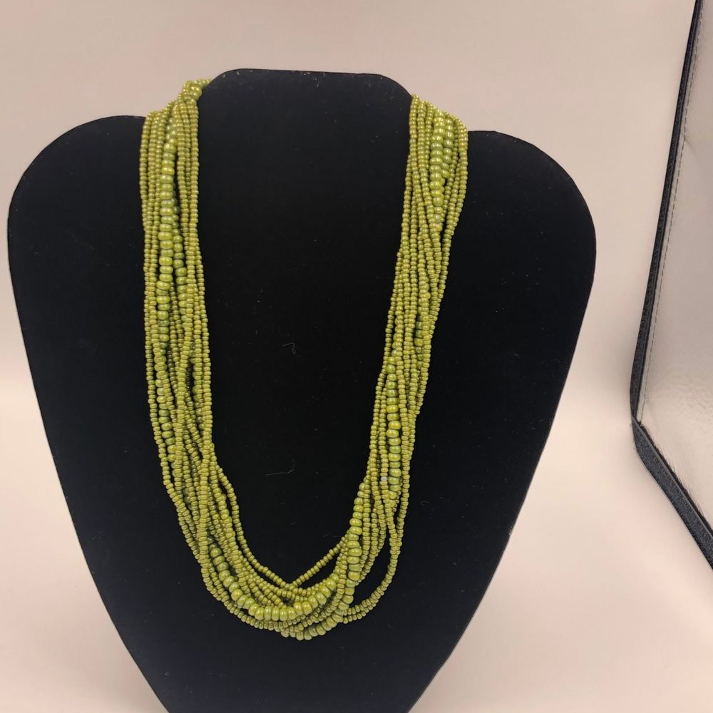 Lime green beaded necklace. No name vintage.